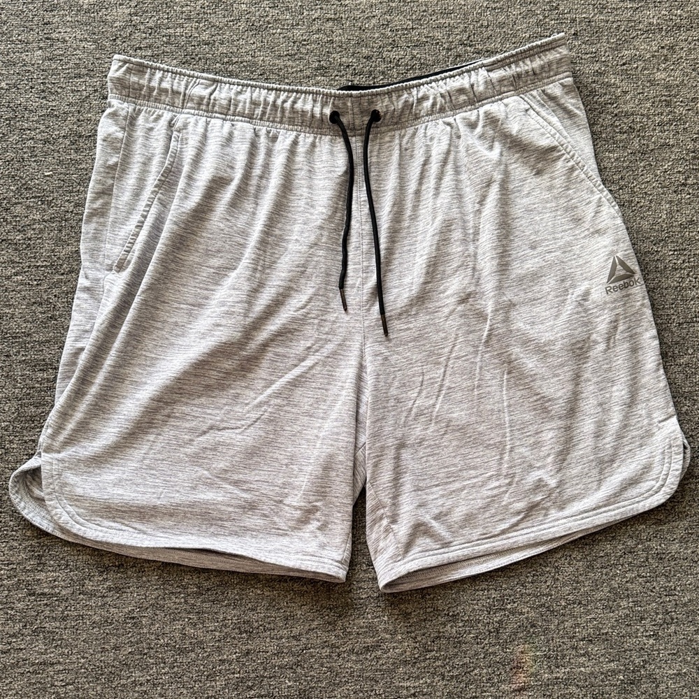 Reebok Men's Light Gray Athletic Shorts, size 2XL